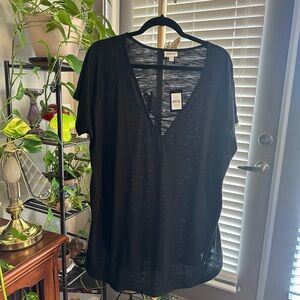 Avenue black V neck Tshirt